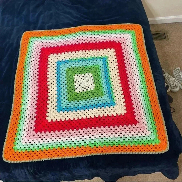 Beautiful Hand Made Small Crochet Afgan Throw Blanket Multicolored Color 40X40 - Picture 6 of 12